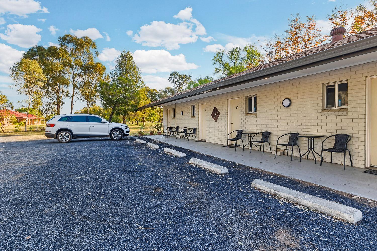 Castlereagh Motor Inn Гилгандра Екстериор снимка